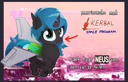Size: 1000x640 | Tagged: safe, artist:cicadalous, oc, oc:c1558, arrow, artificial wings, augmented, blushing, changeling, dutch, female, filly, foal, imported from derpibooru, kerbal space program, looking at you, nymph, oc only, passepartout, pony, solo, text, translation request, wat, wings